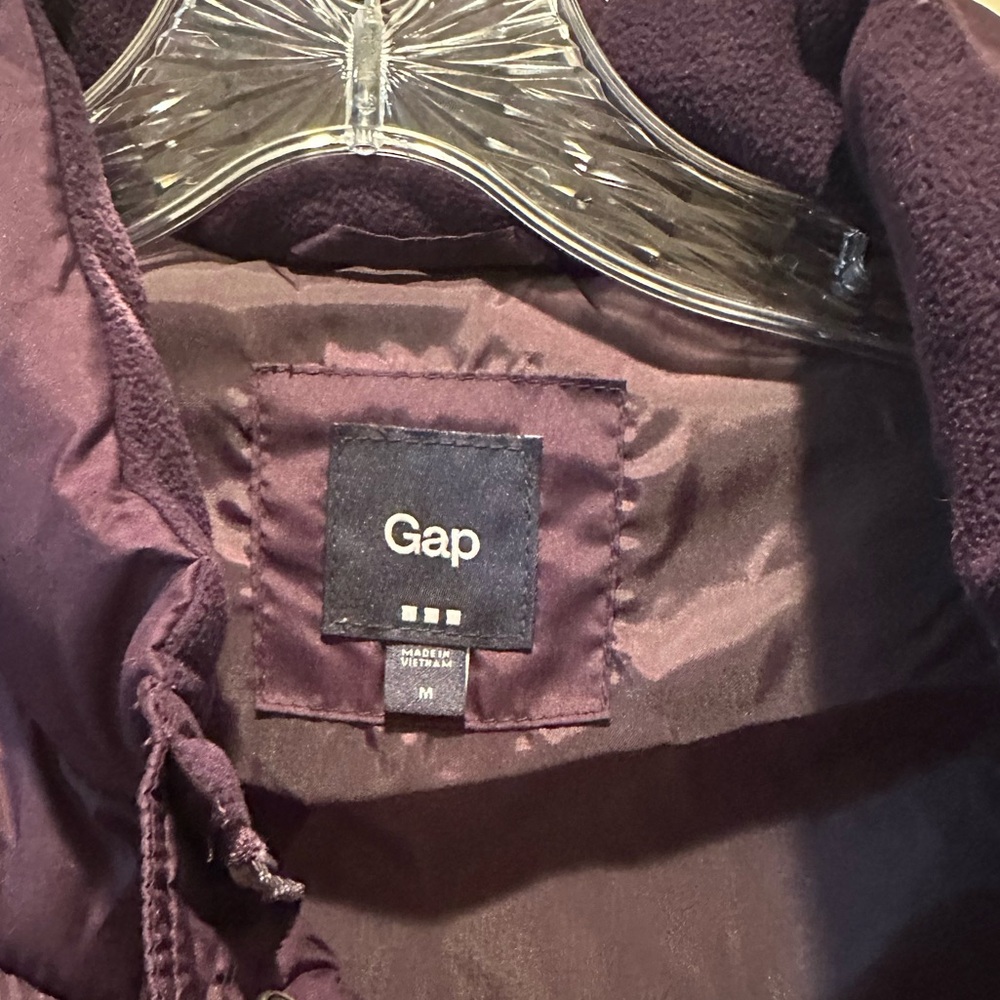 GAP Puffer Vest - Picture 7 of 8